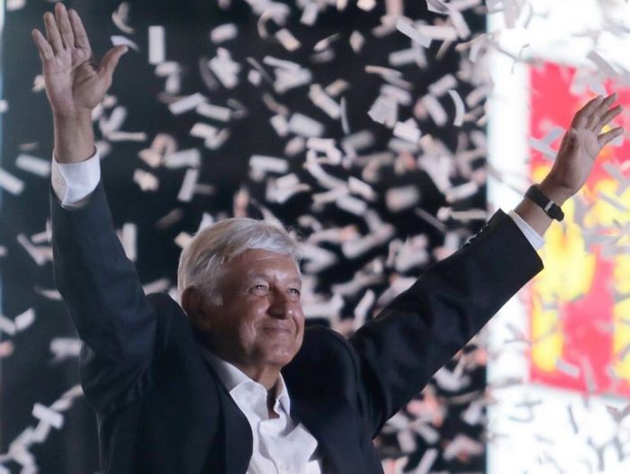 López Obrador gana la presidencia de México, según sondeos