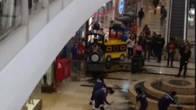 El insólito accidente que un tren de entretención para niños provocó en el mall de Calama