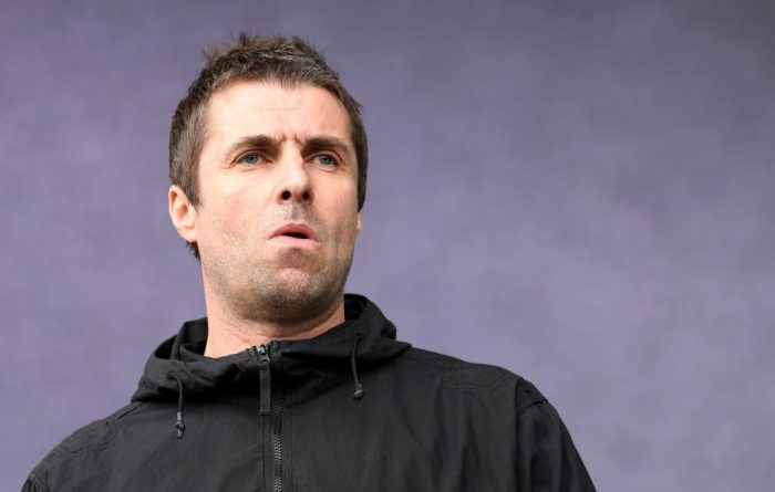 Liam Gallagher detuvo un show porque le arrojaron un pescado al escenario