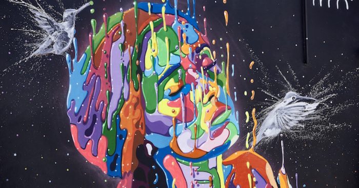 Mural “Amor”: mujer pintada en 9 metros con 130 colores