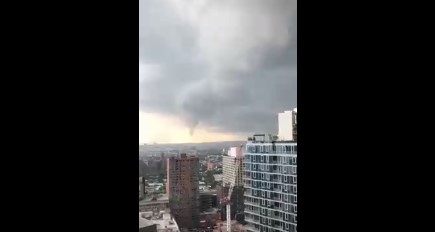 Impactante tormenta crea «tornados» en el cielo de Brooklyn