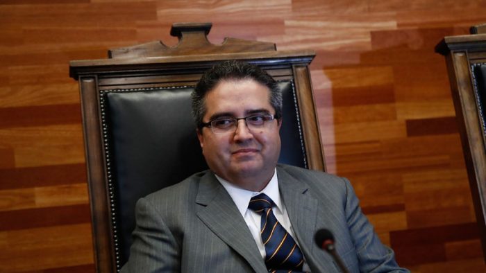 Académicas de la U. de Chile entregarán carta a Facultad de Derecho exigiendo renuncia del profesor Carlos Carmona