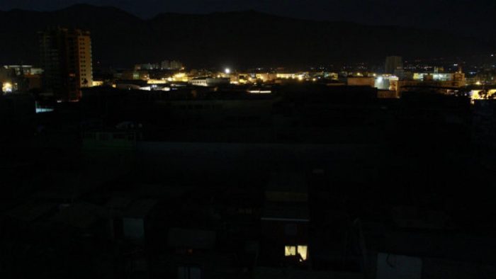 Al menos cuatro comunas son afectadas por un masivo corte de luz en Santiago