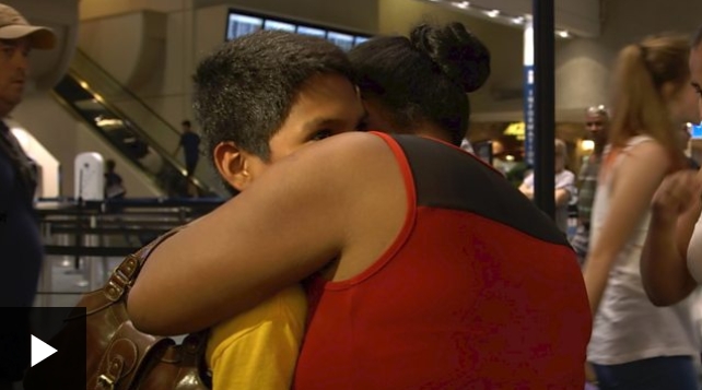 Estados Unidos: el emotivo reencuentro entre un niño de Honduras separado de su familia en la frontera y su abuela