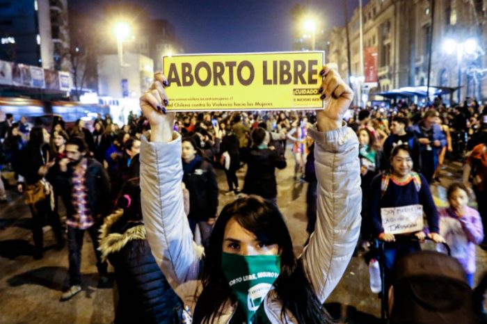 Masiva marcha por aborto libre da un segundo aire a la ola feminista