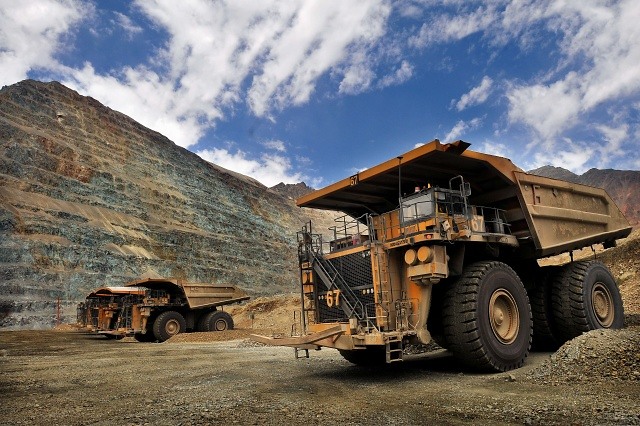 Actividad económica crece un 4,9 % en mayo de la mano del sector minero