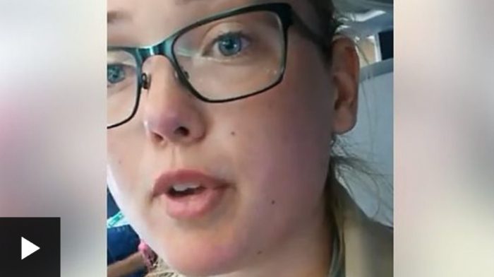 La estudiante sueca que desafió a todo un avión para evitar la deportación de un afgano