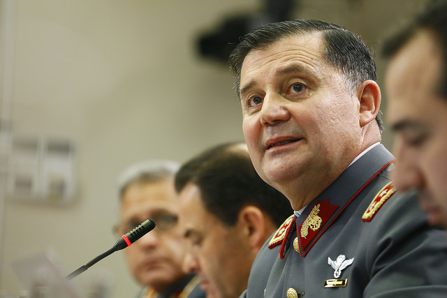 Comandante en jefe del Ejército responde dudas de Comisión Investigadora por eventual duplicación de facturas