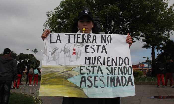 Nube tóxica en Quintero: Greenpeace lo cataloga como el “Chernóbil chileno” y gobierno paraliza fuentes contaminantes