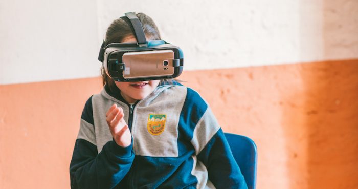 Proyecto de realidad virtual impulsa el aprendizaje de ciencias naturales y geografía en todo Chile