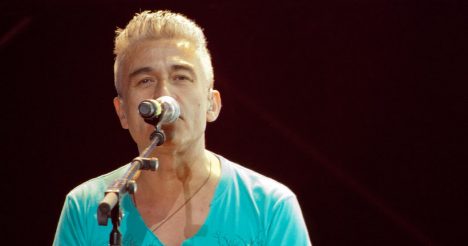 “Éxito, renuncias y dolor” del músico Jorge González, el corazón de un inédito podcast