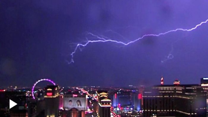 Las Vegas: los espectaculares rayos y relámpagos que iluminaron el cielo