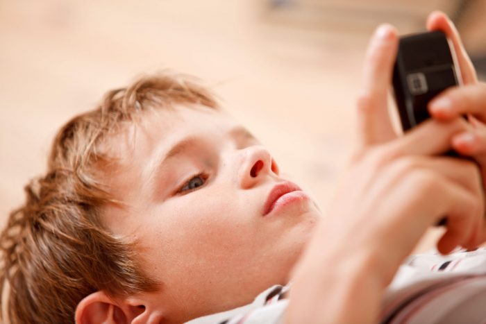 ¿Debemos prohibir los celulares en las escuelas?