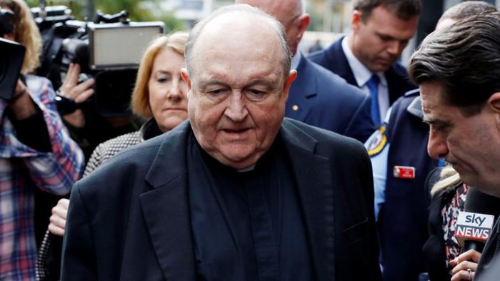 Arzobispo australiano condenado por encubrir abusos a menores cumplirá arresto domiciliario