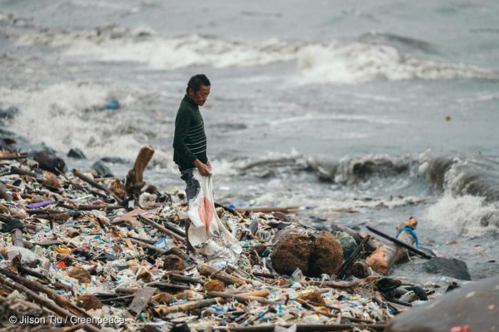 Impacto por tsunamis de plástico que azotan Filipinas