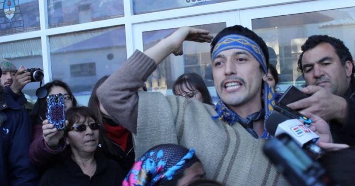 Justicia argentina aprueba extradición a Chile de dirigente mapuche para ser juzgado por incendio y tenencia ilegal de armas