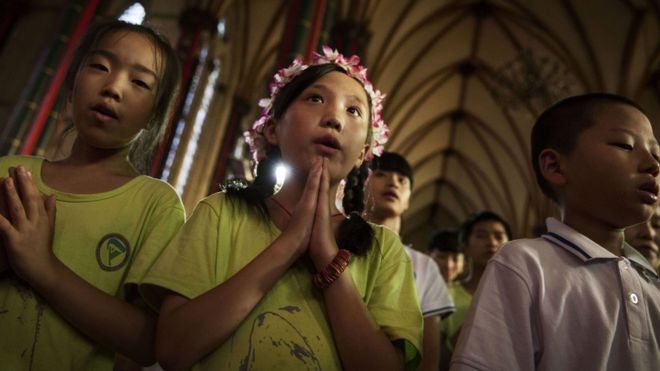 El histórico acuerdo entre China y el Vaticano que algunos sacerdotes consideran una «traición»