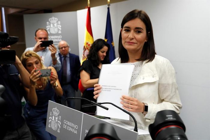 Escándalo por máster trucho hizo caer a la ministra de Sanidad de España