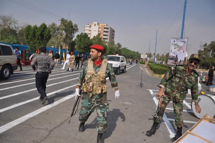 Sube a 24 el número de muertos en atentado contra desfile militar en Irán