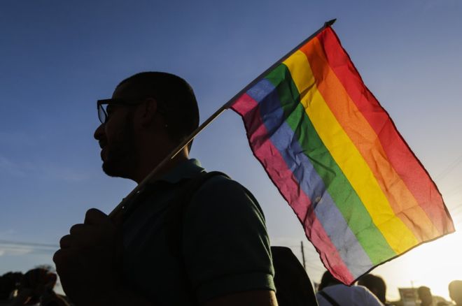 ¿Cómo nació la bandera de colores de la comunidad LGBT?