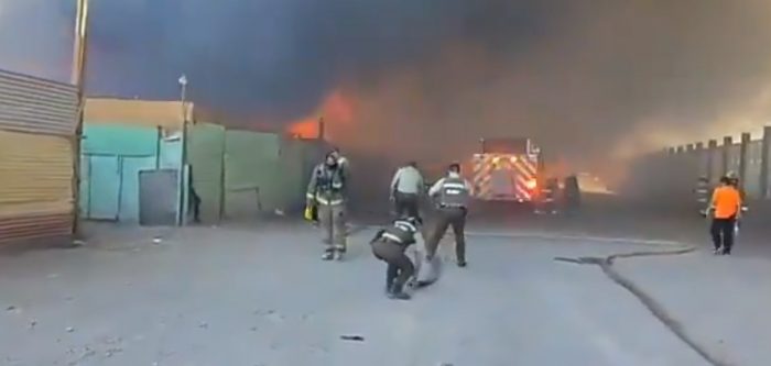 Incendio afecta a más de 100 viviendas en campamento Frei Bonn de Calama