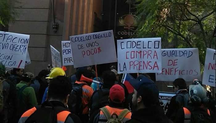 Trabajadores de División Andina de Codelco completan tres semanas en huelga y anuncian manifestación