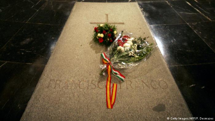 Congreso español aprueba exhumación del dictador Francisco Franco