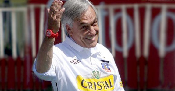 La tocada de oreja de Piñera a los hinchas de la Universidad de Chile durante inauguración de estadio