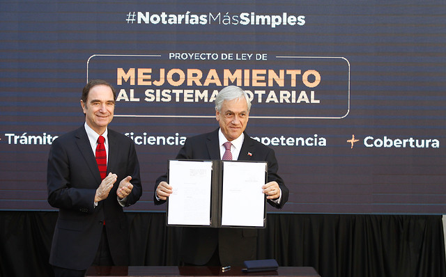 Reforma a notarios: Piñera promete menos trámites y fin a cargos vitalicios