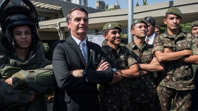 Bolsonaro: «Huele a fascismo», el fantasma del régimen militar que despierta el ascenso del ultraderechista en Brasil