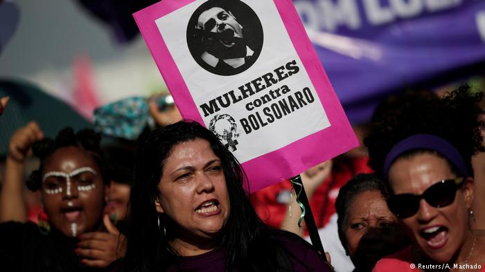 Brasil: El ultraderechista Bolsonaro amplía su ventaja en los sondeos