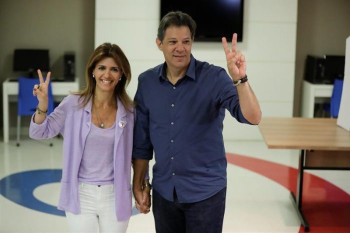 Haddad vota confiado en remontar y advierte que democracia «está en riesgo»