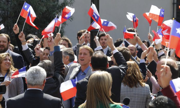 La advertencia de Carlos Peña posfallo de La Haya: «Hubo algo de infantilismo en la escena de las banderitas de La Moneda»