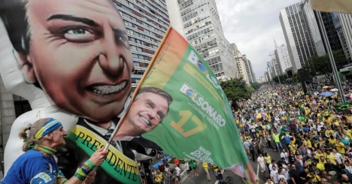 [Lo+comentado] Bolsonaro a todo Trump: ultraderechista queda como el gran favorito para la segunda vuelta en Brasil