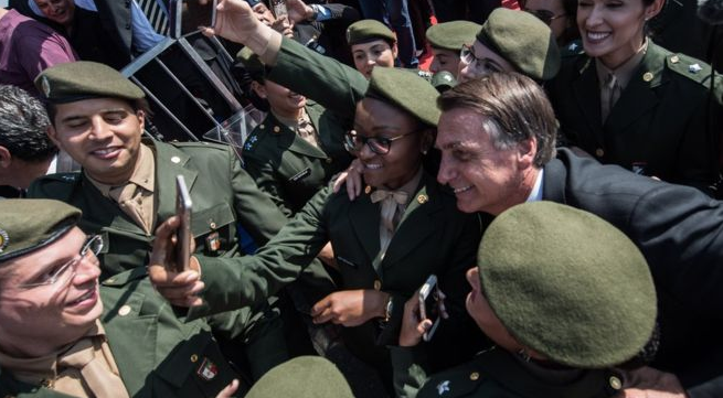 Los militares brasileños descubren el juego electoral: el pasado (no) me condena
