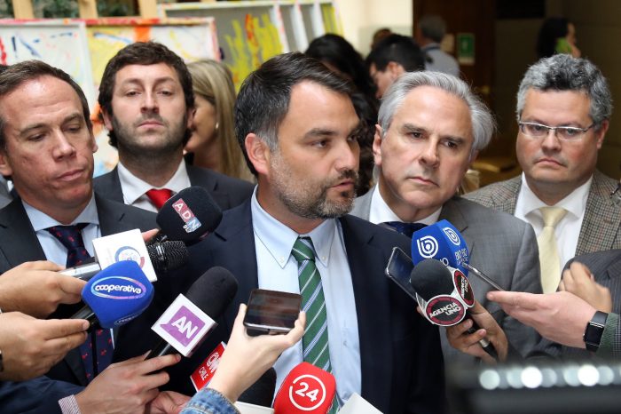 Diputados UDI reingresan su proyecto Aula Segura: «No vamos a aceptar los complejos de la izquierda»