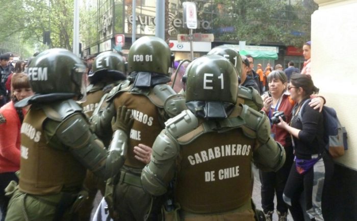 Disturbios en el centro de Santiago por marcha en contra del proyecto “Aula Segura”