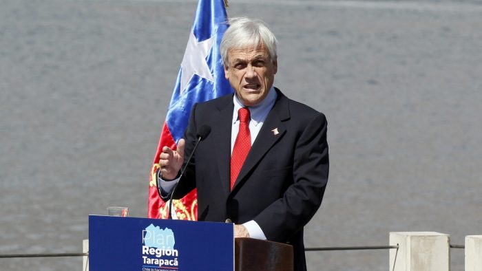 Lanzan piedra a la van donde se trasladaba el Presidente Piñera en Iquique