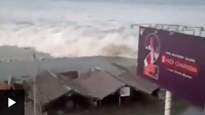 Indonesia: el video del tsunami al llegar a Palu, en la isla de Célebes
