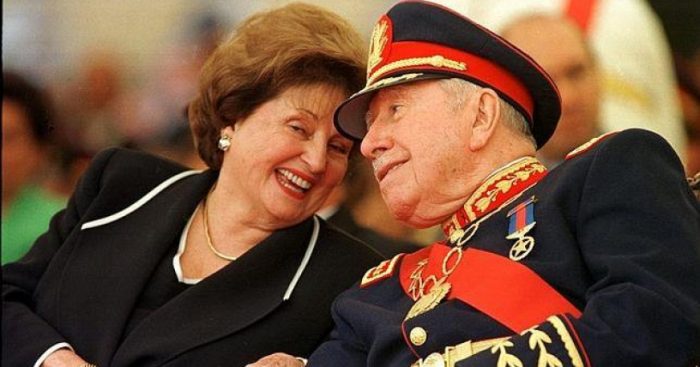 Manuel Salazar, autor de «La historia oculta del régimen militar: “Lucía Hiriart influyó en Pinochet para que marginara del Ejército a todos los generales que le podían hacer sombra”