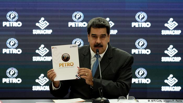 Por qué Maduro ordena que varias operaciones se hagan con criptomoneda «petro»