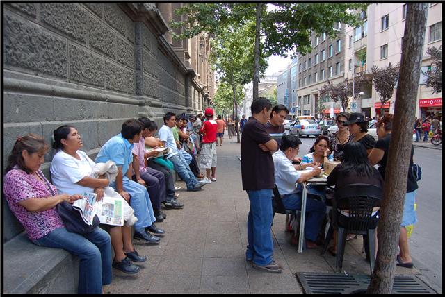 Sudamerican dreams: el libro que cuenta la realidad de los migrantes peruanos desde adentro