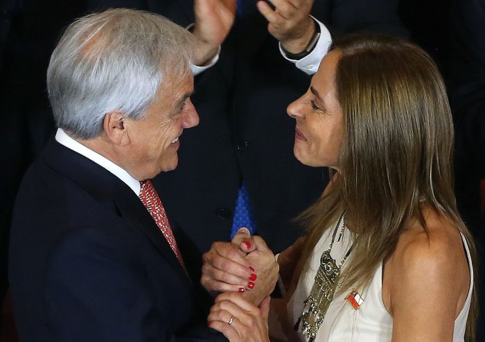 “Paso”: Ministra Plá elude comentar el chiste de la minifalda de Piñera