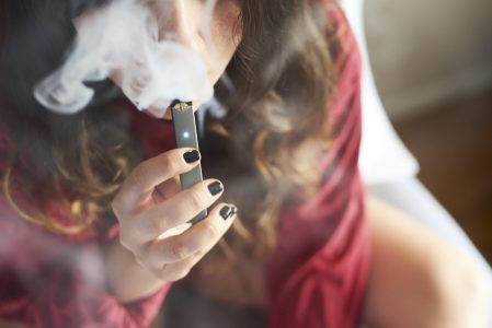 Estudio alerta sobre los nocivos efectos de los cigarrillos electrónicos en niños y adolescentes