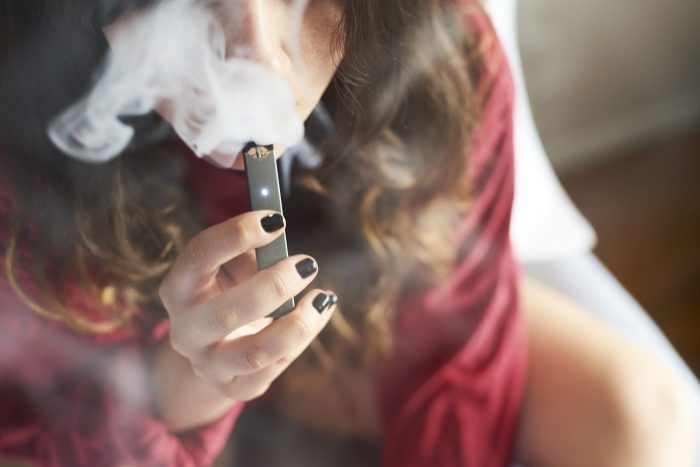 EE.UU. planea prohibir venta cigarrillos electrónicos con sabores