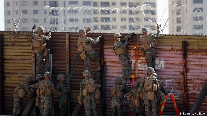 Caravana de migrantes llega a la frontera entre México y EE. UU.