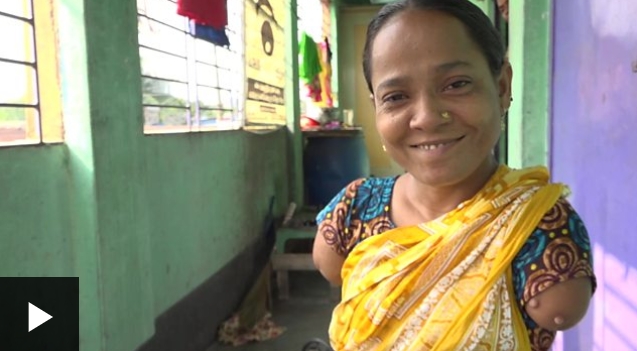 Banu Aker, la mujer sin brazos que superó el rechazo de su familia