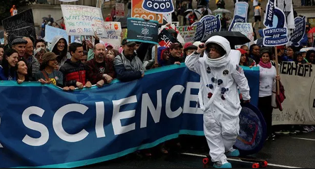 ¿Científicos al Parlamento? Presencia de investigadores en Congreso de EE.UU. desata debate en Chile