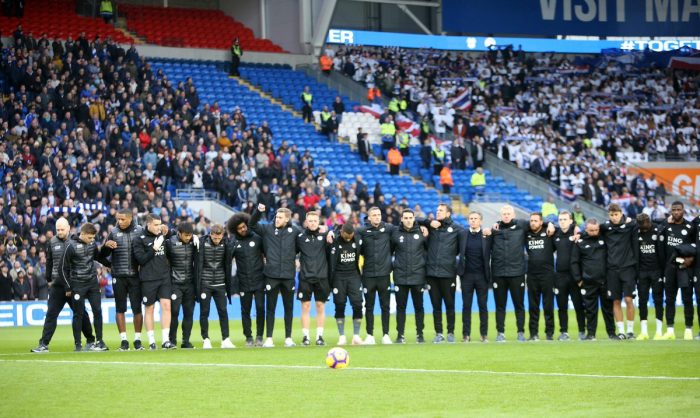 El conmovedor minuto de silencio de los jugadores del Leicester en su primer partido sin su dueño del club