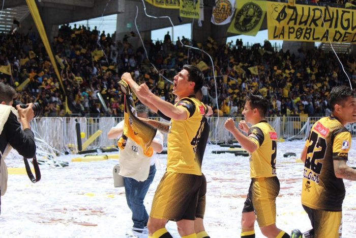 «El Barbón» regresa a primera: Coquimbo Unido es campeón del torneo de Primera B y asciende tras 11 años
